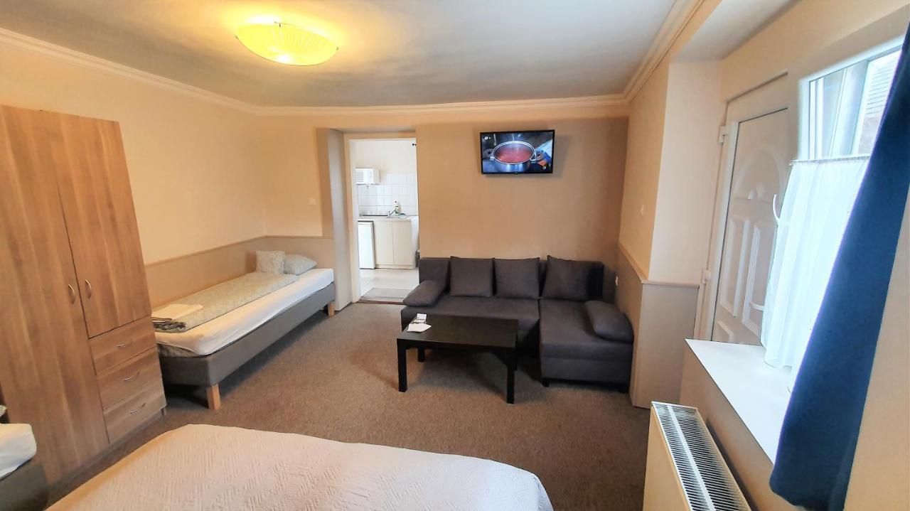 Central Motel แก็ชแกเมต ภายนอก รูปภาพ